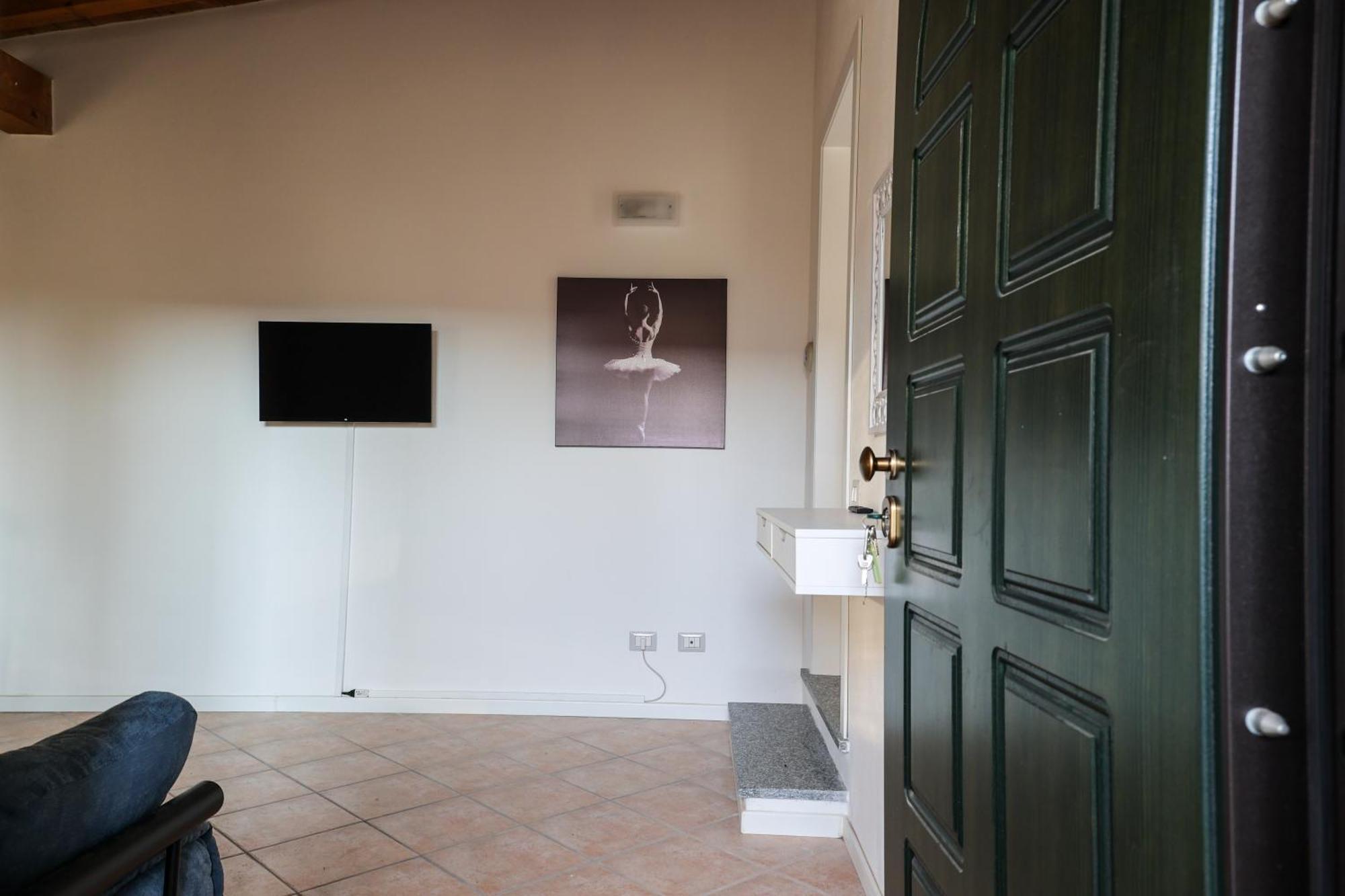 Apartamento La Casa Di Rosy Oleggio Exterior foto